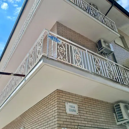 Liana 11 Apartment